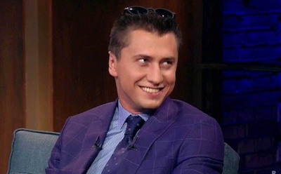 Прилучный удивил поклонников париком в стиле Джона Траволты