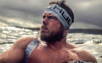 Британию впервые обогнул вплавь 33-летний спортсмен