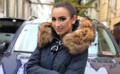 Ольга Бузова украла свою картонную копию и проехалась с ней в метро