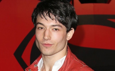 Актер Эзра Миллер призвал мужчин подчиниться женщинам