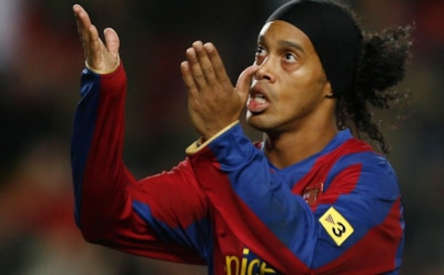 СМИ: суд решил забрать загранпаспорт у Роналдиньо из-за долгов