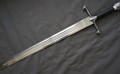 СМИ: фанат "Игры престолов" зарубил соседа мечом и получил пожизненное