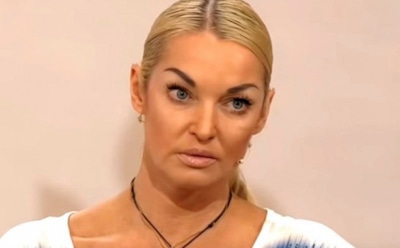 Анастасия Волочкова упала плашмя на сцене в Красногорске