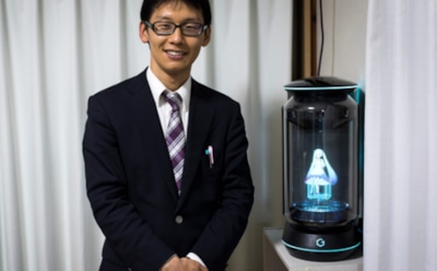 В Японии мужчина женился на виртуальной певице