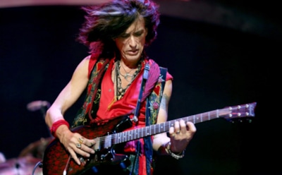 В Нью-Йорке гитарист рок-группы Aerosmith Джо Перри попал в больницу