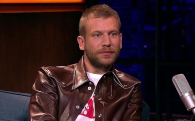 Иван Дорн спел песню «Опомнись» в студии «Вечернего Урганта»