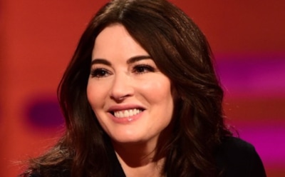 Резиновые перчатки сохранили 58-летней британке молодость