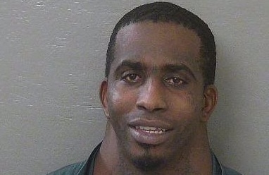 Драгдилер с огромной шеей стал мемом после снимка от полиции