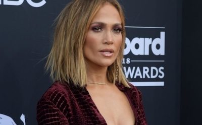 Дженнифер Лопес насмешила фанатов неудачным нарядом