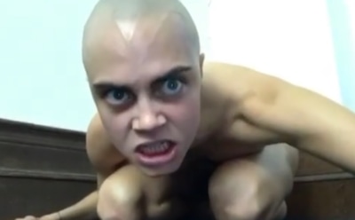 Кара Делевинь шокировала побритой головой и ужимками