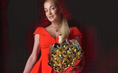 Пользователи высмеяли избранника Волочковой за "дешевые носки"