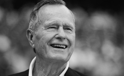 Пес Джорджа Буша-старшего трогательно простился с ним у гроба