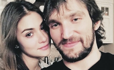 Анастасия Шубская насмешила реакцией пса на поцелуй с мужем