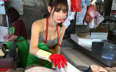 В Сети обсуждают тайваньскую модель, помогающую матери на рынке