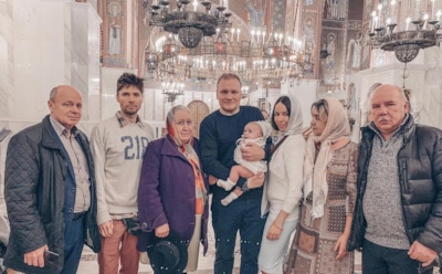 Иллюзионист Сергей Сафронов показал, как крестили его дочку