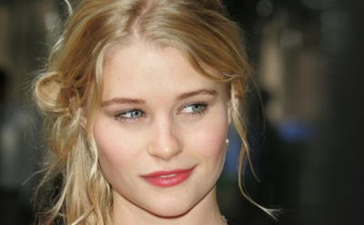 Звезда «Остаться в живых» Эмили де Рэвин снова стала мамой