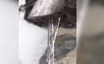 В Сети обсуждают оптическую иллюзию «замерзшей» воды