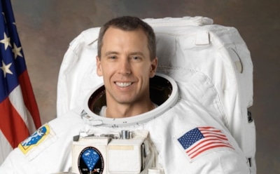 Астронавт Эндрю Фьюстел показал, как учится заново ходить после космоса