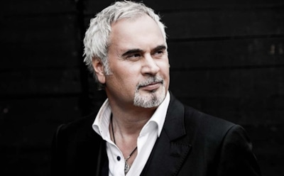 7 звезд, сделавших коррекцию зрения