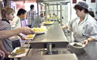 В России школьникам могут запретить приносить еду из дома