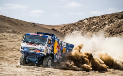 Россиян сняли с «Дакара» из-за наезда на зрителя