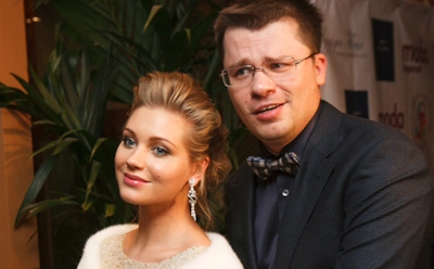 7 звезд, которые познакомились с будущими супругами в Сети