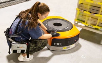 Amazon создал своим работникам жилеты для защиты от роботов