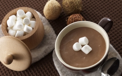 Россиянам посоветовали согреваться какао вместо алкоголя