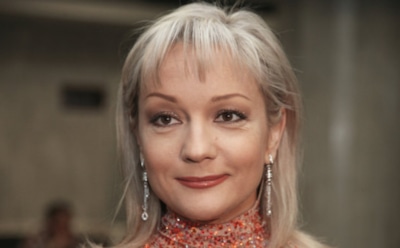 Поклонники восхитились снимком 49-летней Булановой без макияжа