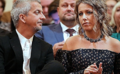 Папарацци застали Ксению Собчак с Богомоловым в московской кофейне