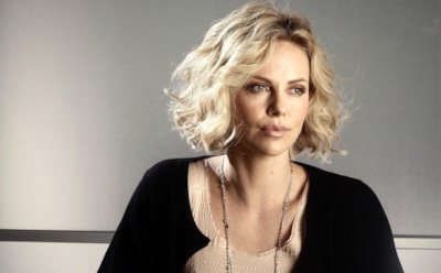 Появились первые кадры Шарлиз Терон в роли госсекретаря США