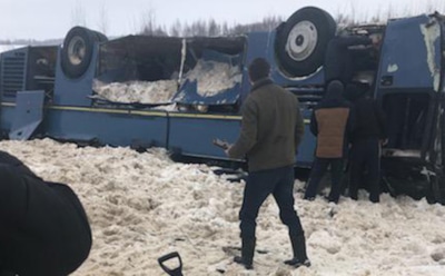 В Калужской области автобус с детьми упал в кювет, погибли 7 человек