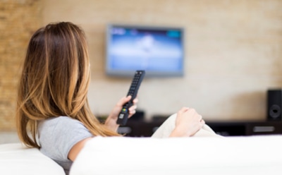 Ученые: длительный просмотр телевизора в сидячем положении грозит раком