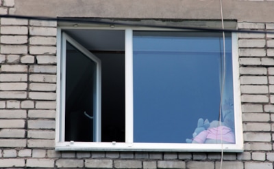 СМИ: зеленоградец выпал с 13 этажа и выжил без единого перелома