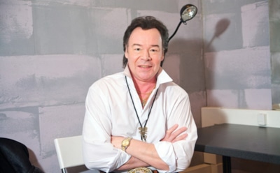 Михаил Муромов энергией рук исцелил воспаление суставов