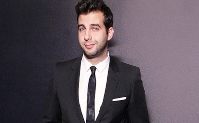 Иван Ургант почистил петербургский тротуар, где сломал ногу его отец