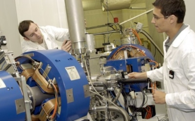 В РФ ученым предложили ограничить выезд из страны