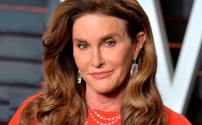 Ставший женщиной отчим Кардашян женится на трансгендере