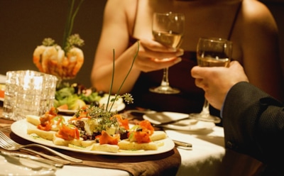 Исследование: более трети мужчин подарят 14 февраля поход в ресторан