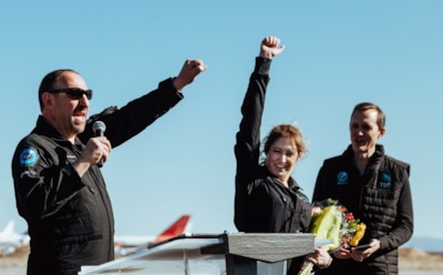 Космоплан Ричарда Брэнсона впервые совершил полет с пассажиром