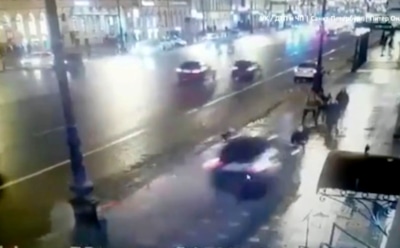 В Петербурге водитель BMW въехал в толпу, погиб американец