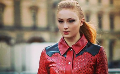 Санса и Арья Старк из «Игры престолов» смущали коллег своими поцелуями