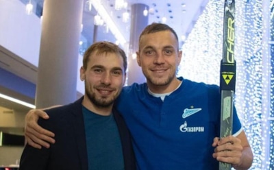 Антон Шипулин подарил Артему Дзюбе лыжи за победу над Египтом
