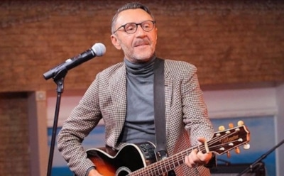 Шнуров поздравил женщин стихами о домашнем насилии