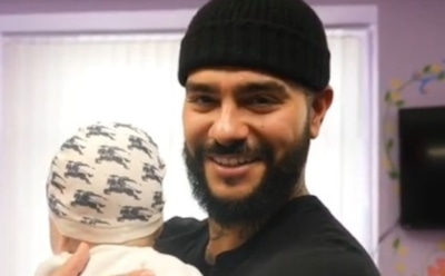 Тимати поздравил с 8 марта детей в больнице