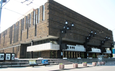 Зрители МХАТа хотят ограничить права руководителя после увольнения из-за коньяка