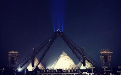 Red Hot Chili Peppers дали онлайн-концерт на фоне пирамид Египта