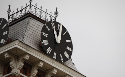 Ученый рассказал о плюсах и минусах сезонного перевода времени