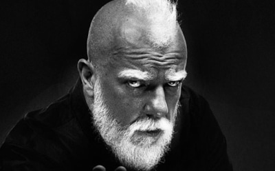 Актер «Зеленого слоника» Пахом запер себя в клетке в центре Москвы