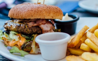 Диетологи: отказ от соусов поможет похудеть